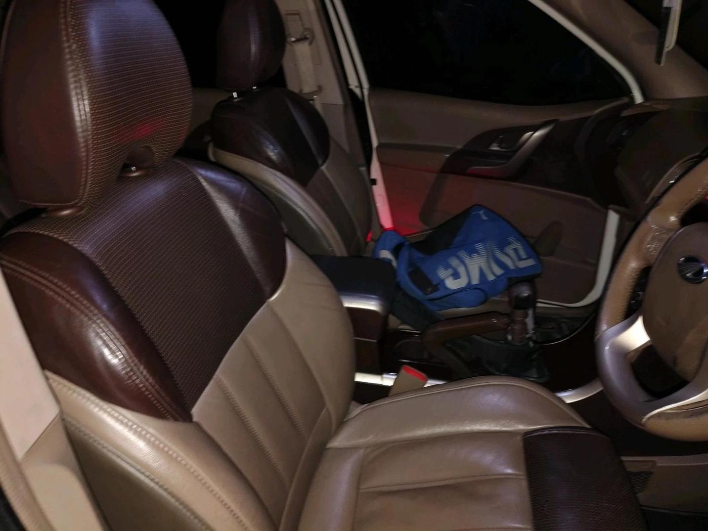 2014 Mahindra XUV500 W8, Diesel, Manual, 1,30,024 km, interior
