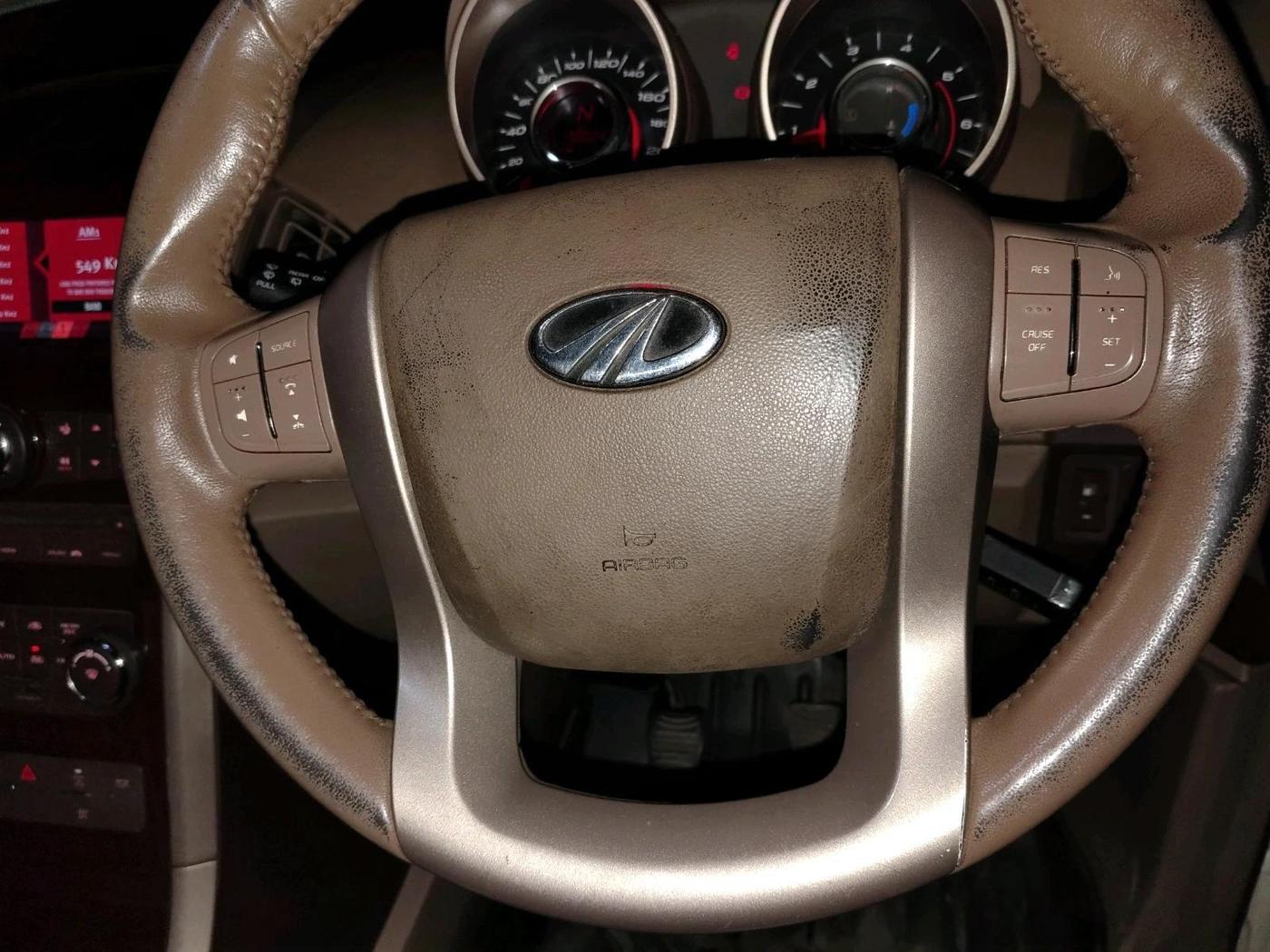 2014 Mahindra XUV500 W8, Diesel, Manual, 1,30,024 km, interior