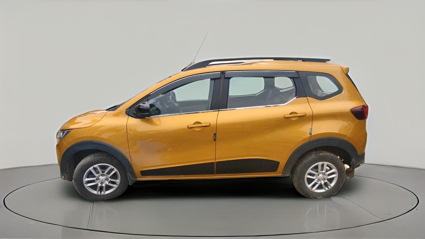 2022 Renault TRIBER RXT, Petrol, Manual, 42,000 km, exterior