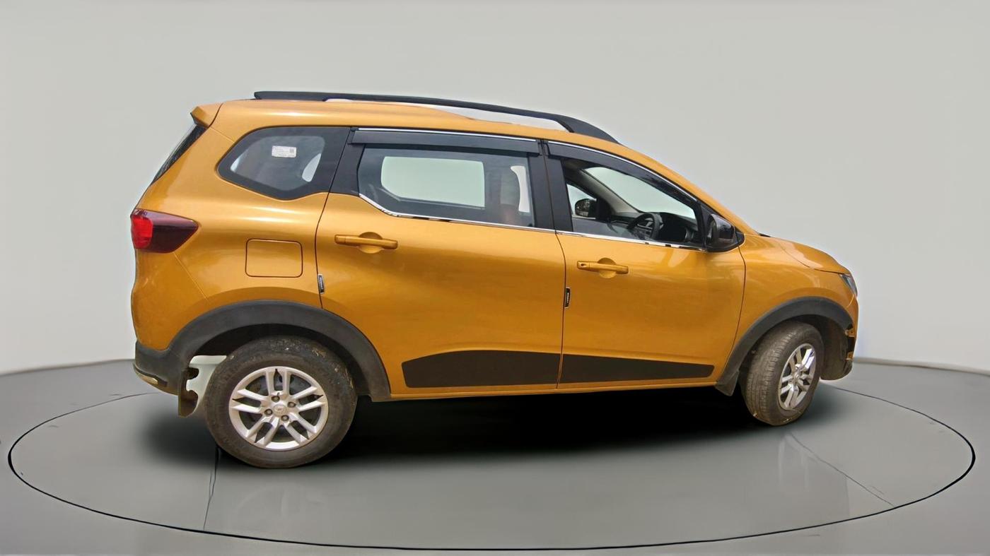2022 Renault TRIBER RXT, Petrol, Manual, 42,000 km, exterior