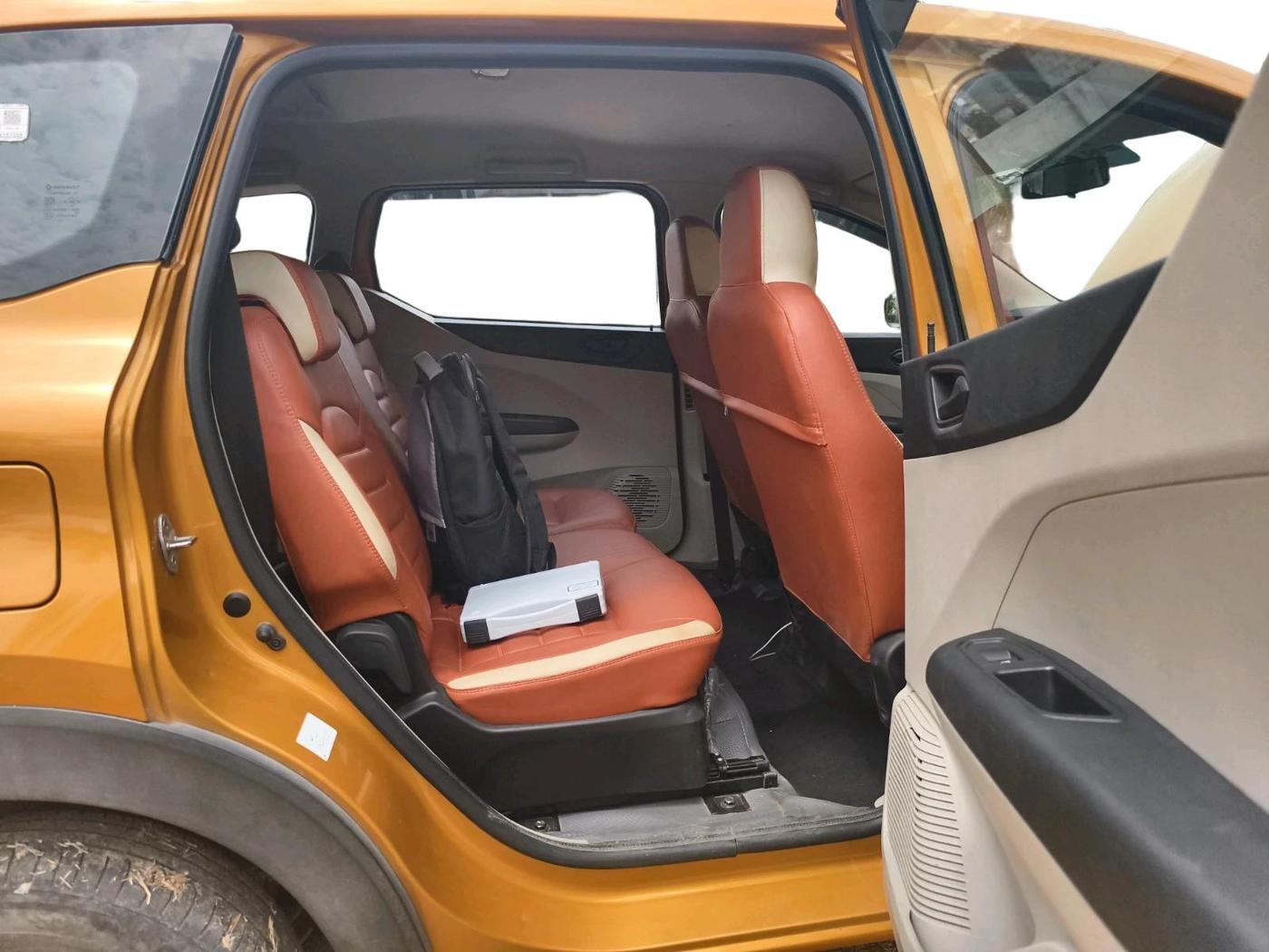 2022 Renault TRIBER RXT, Petrol, Manual, 42,000 km, interior