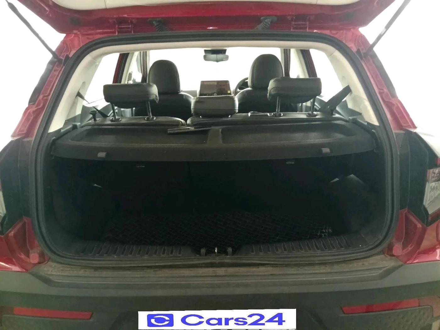 2025 Mahindra XUV 3XO AX5L 1.2 TGDi AT, Petrol, Automatic, 4,128 km, exterior