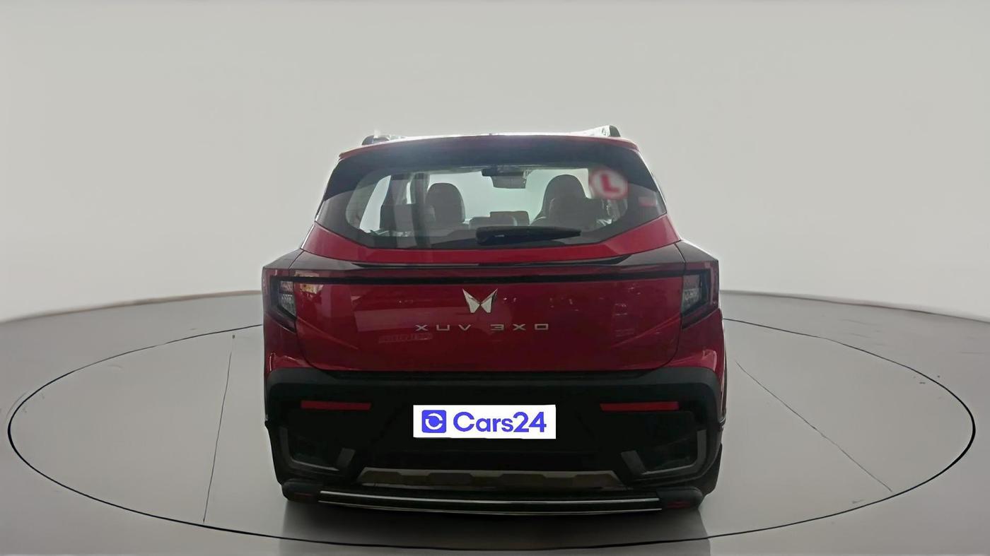2025 Mahindra XUV 3XO AX5L 1.2 TGDi AT, Petrol, Automatic, 4,128 km, exterior