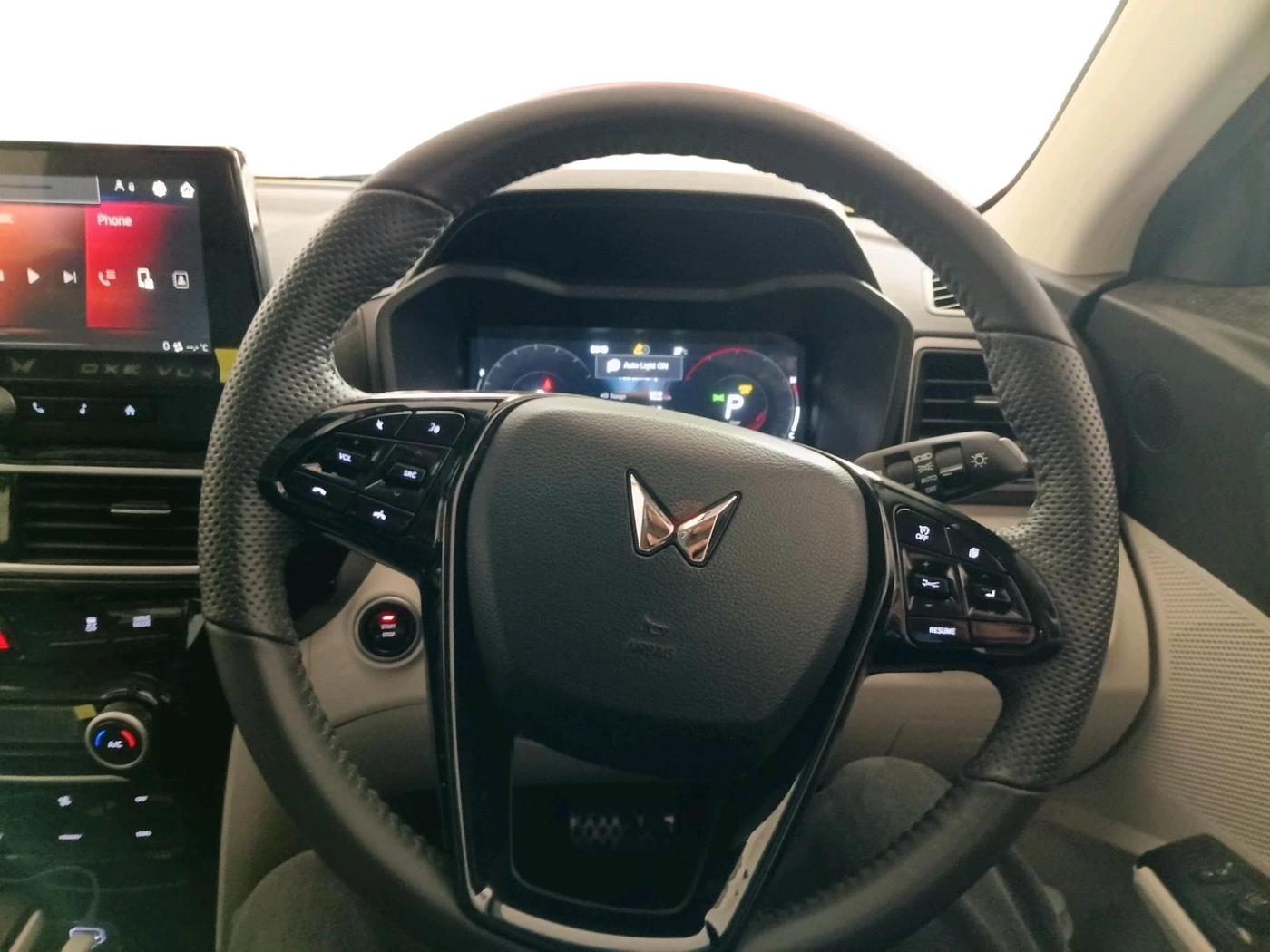 2025 Mahindra XUV 3XO AX5L 1.2 TGDi AT, Petrol, Automatic, 4,128 km, interior