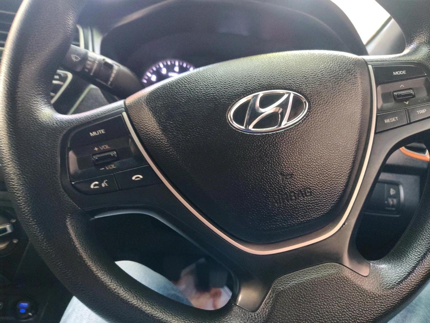 2019 Hyundai Elite i20 SPORTZ PLUS 1.2 DUAL TONE, Petrol, Manual, 33,823 km, interior