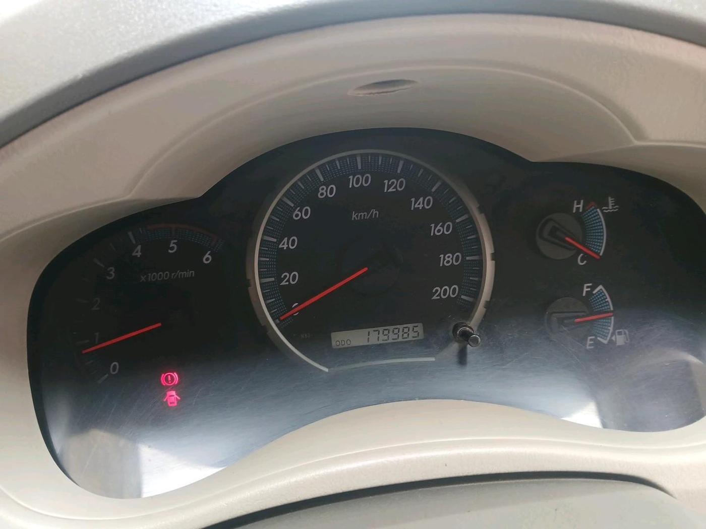 2013 Toyota Innova 2.5 VX 8 STR, Diesel, Manual, 1,79,985 km, interior