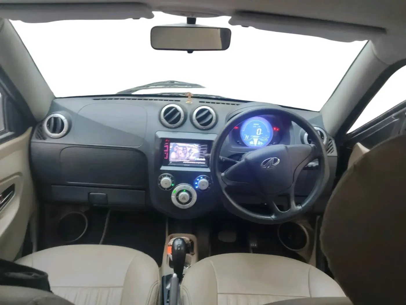 2017 Mahindra E20 Plus P6, Electric, Automatic, 20,550 km, interior