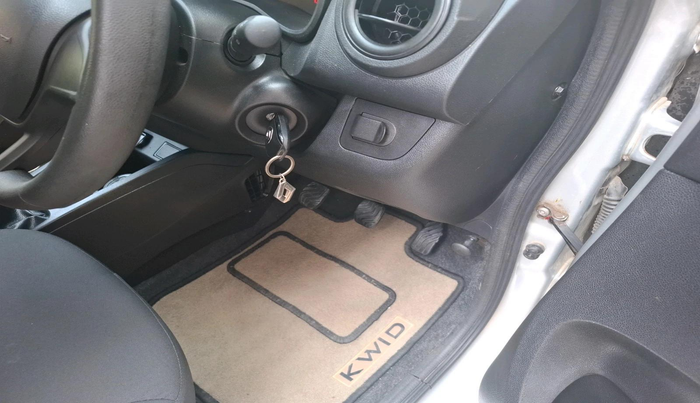 2023 Renault Kwid RXL 1.0 (O), Petrol, Manual, 6,950 km, interior
