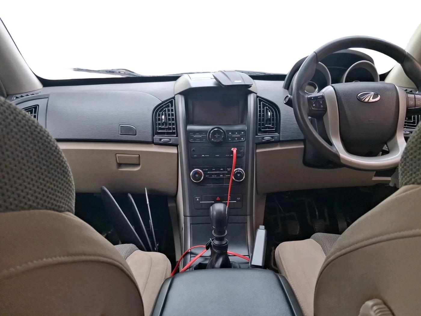 2016 Mahindra XUV500 W6, Diesel, Manual, 87,588 km, interior