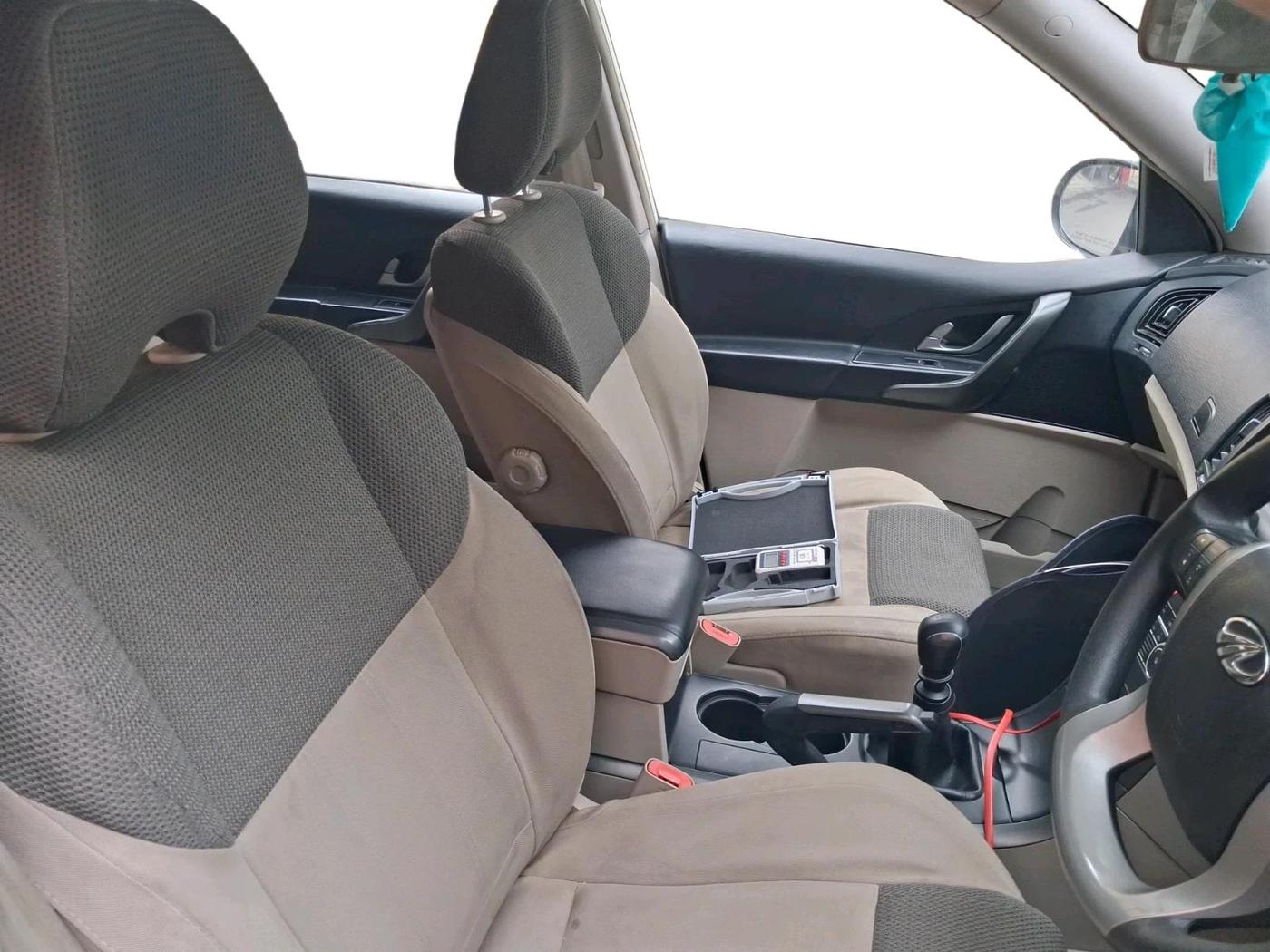 2016 Mahindra XUV500 W6, Diesel, Manual, 87,588 km, interior