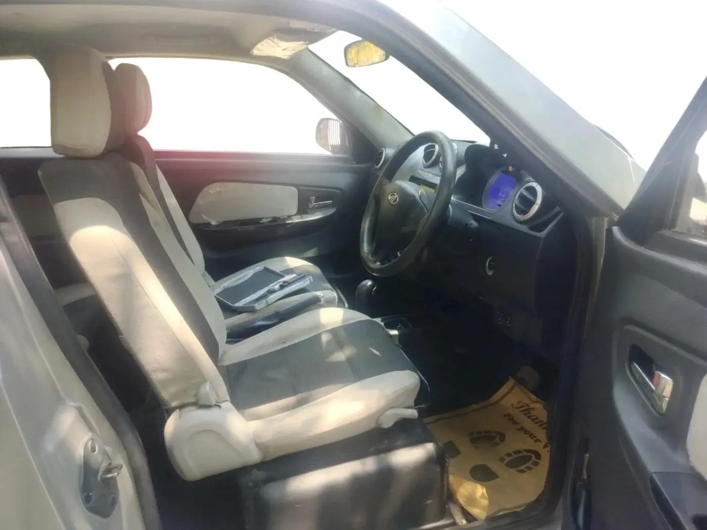 2015 Mahindra E2O T0, Electric, Automatic, 42,361 km, interior