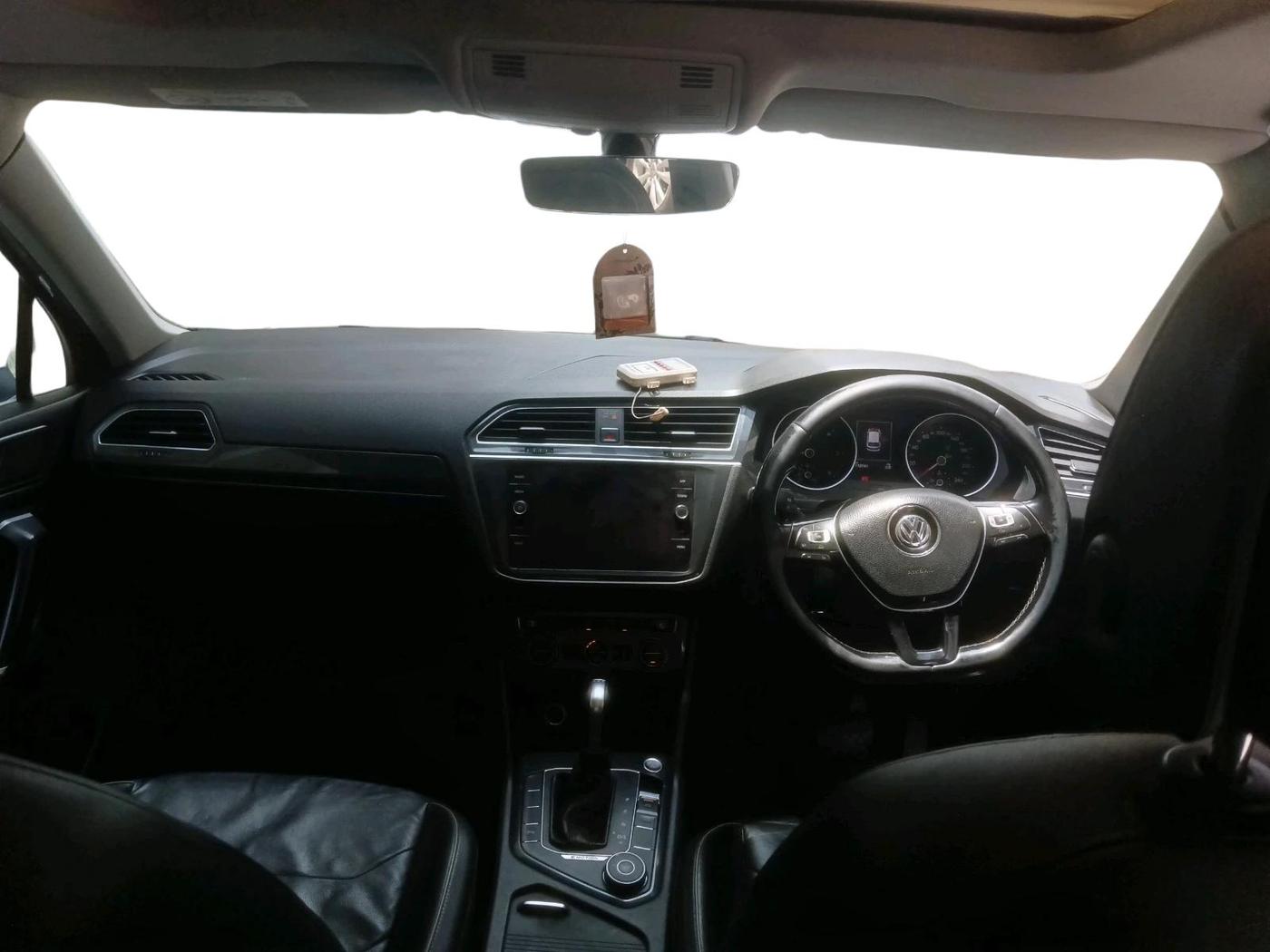 2018 Volkswagen TIGUAN HIGHLINE TDI AT, Diesel, Automatic, 1,10,810 km, interior