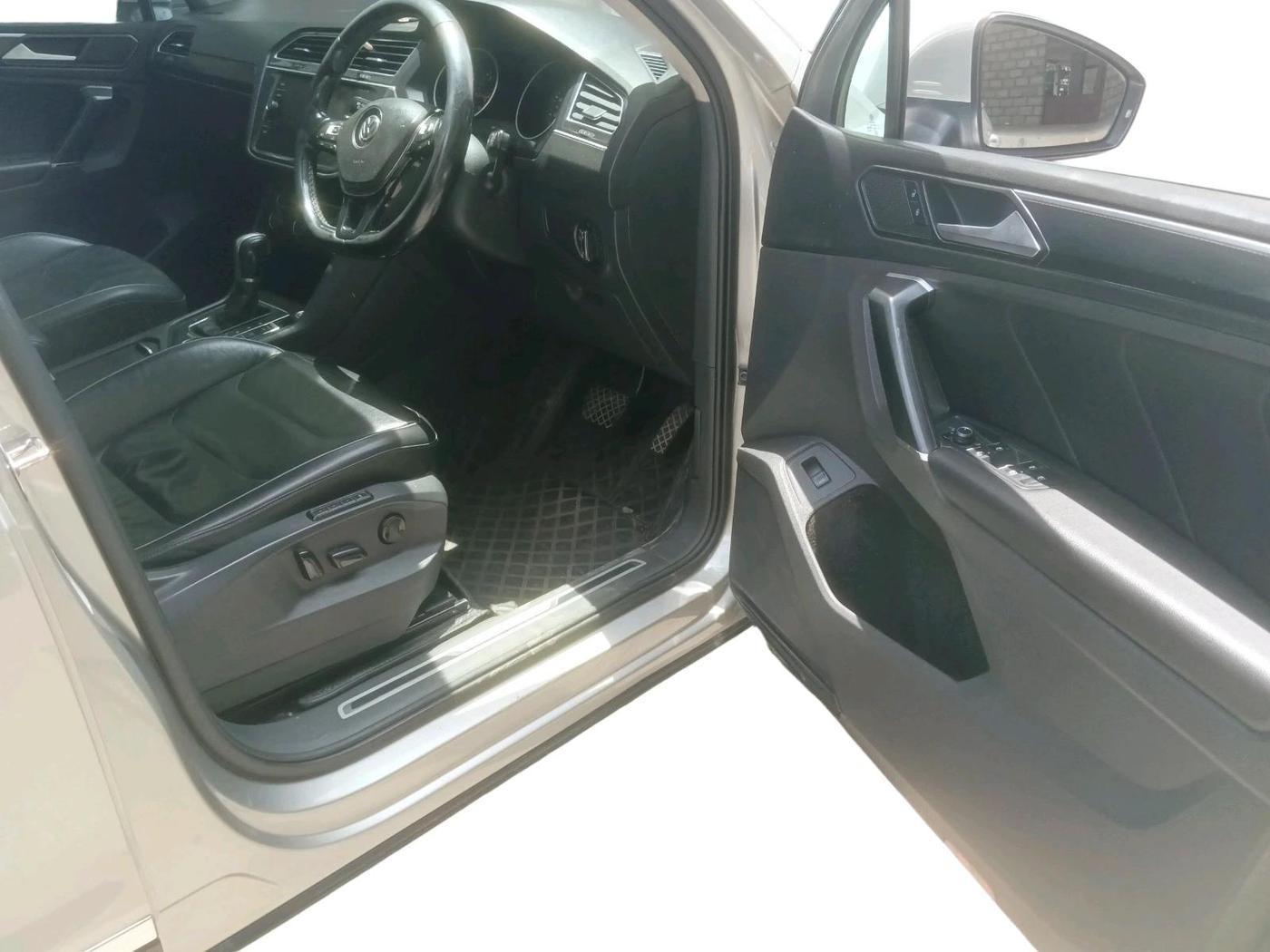 2018 Volkswagen TIGUAN HIGHLINE TDI AT, Diesel, Automatic, 1,10,810 km, interior