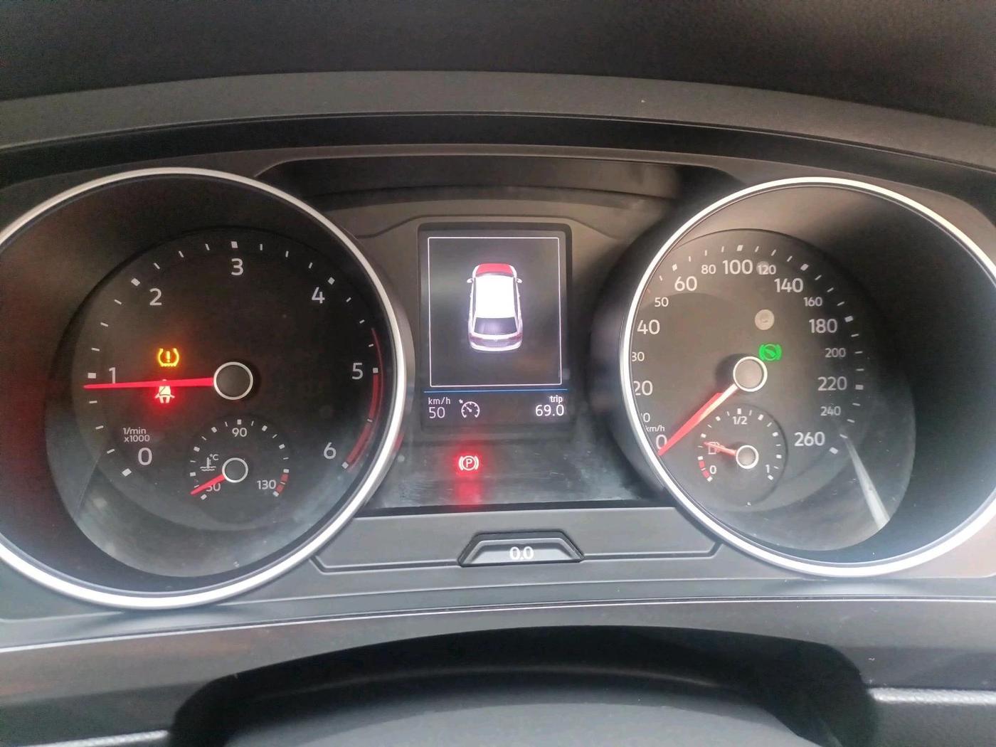 2018 Volkswagen TIGUAN HIGHLINE TDI AT, Diesel, Automatic, 1,10,810 km, interior