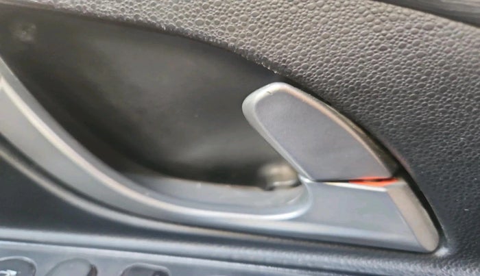 2017 Mahindra XUV500 W8 AT, Diesel, Automatic, 1,16,501 km, interior