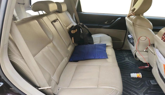 2017 Mahindra XUV500 W8 AT, Diesel, Automatic, 1,16,501 km, interior