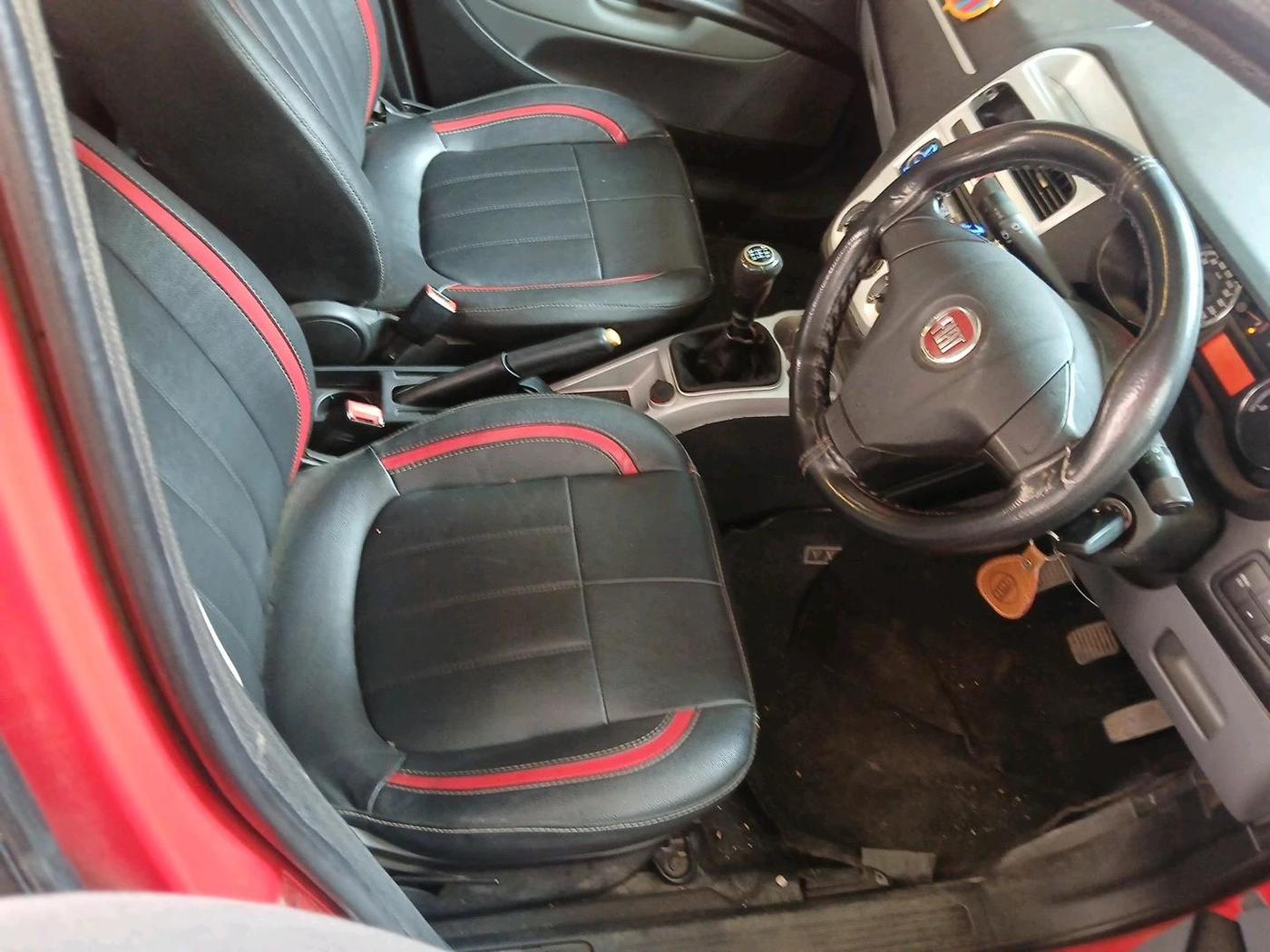 2013 Fiat Grand Punto ACTIVE 1.3, Diesel, Manual, 1,00,602 km, interior