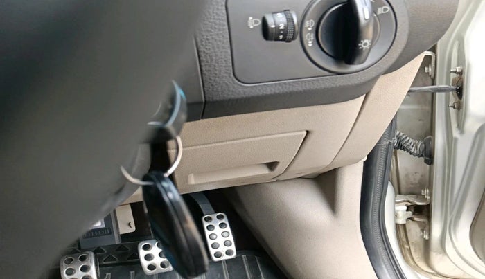 2006 Ford Fiesta ZXI 1.4 PETROL, Petrol, Manual, 1,23,346 km, interior