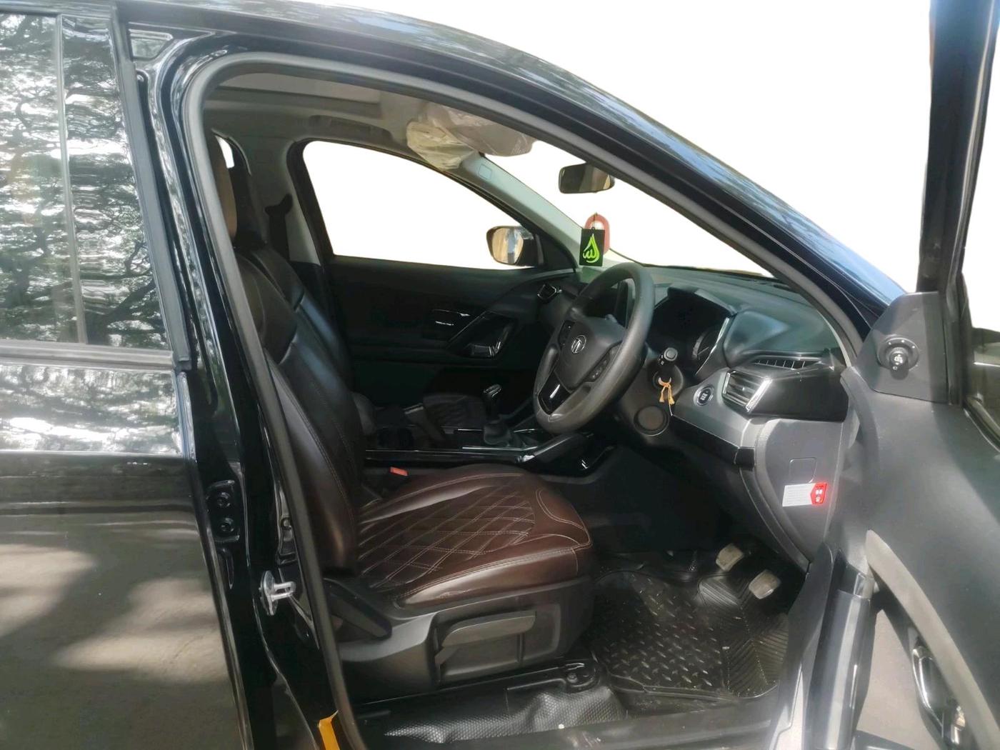 2023 Tata Harrier XT PLUS 2.0L KRYOTEC DARK EDITON, Diesel, Manual, 57,949 km, interior