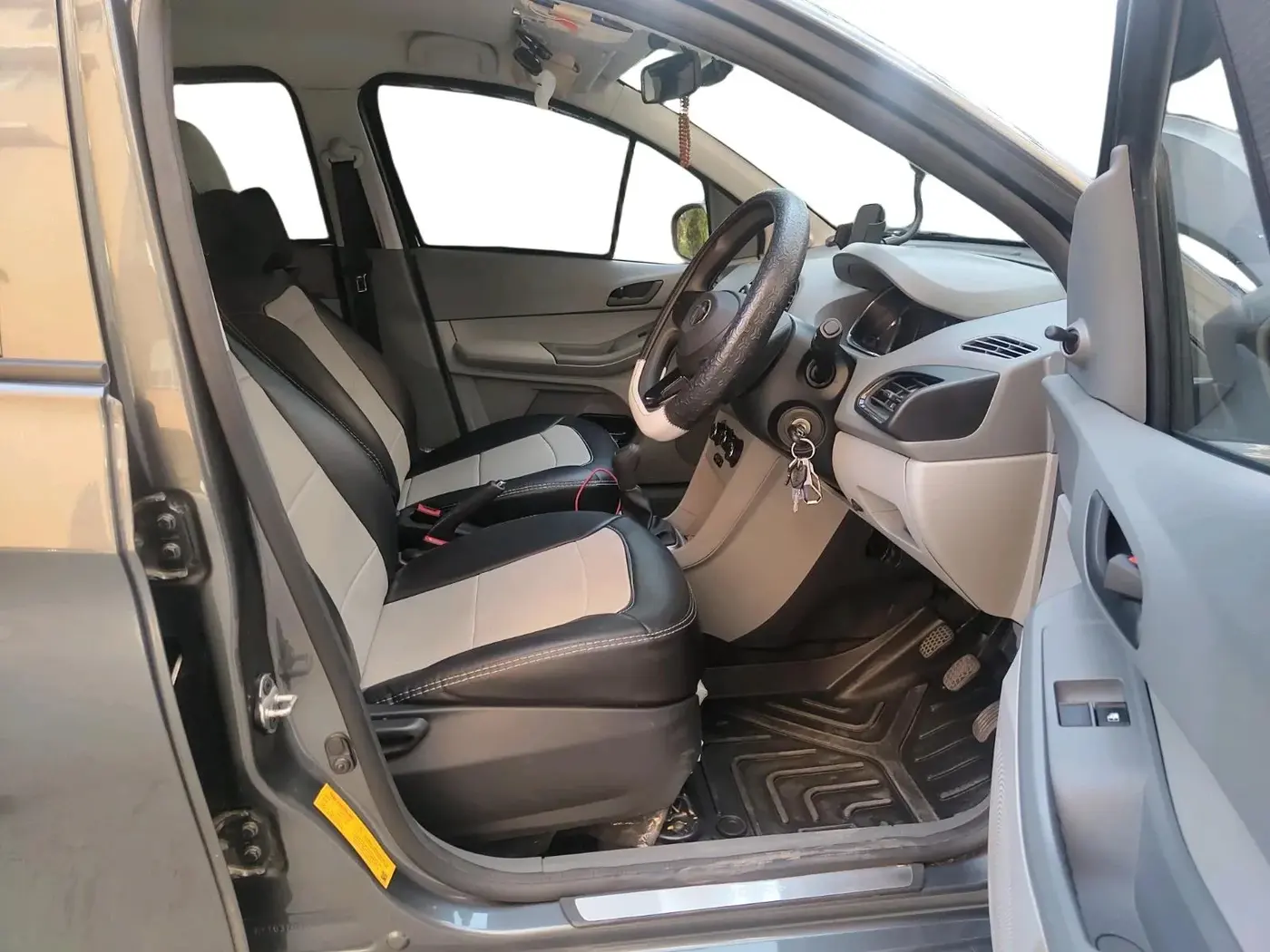 2024 Tata TIGOR XE PETROL, Petrol, Manual, 5,944 km, interior