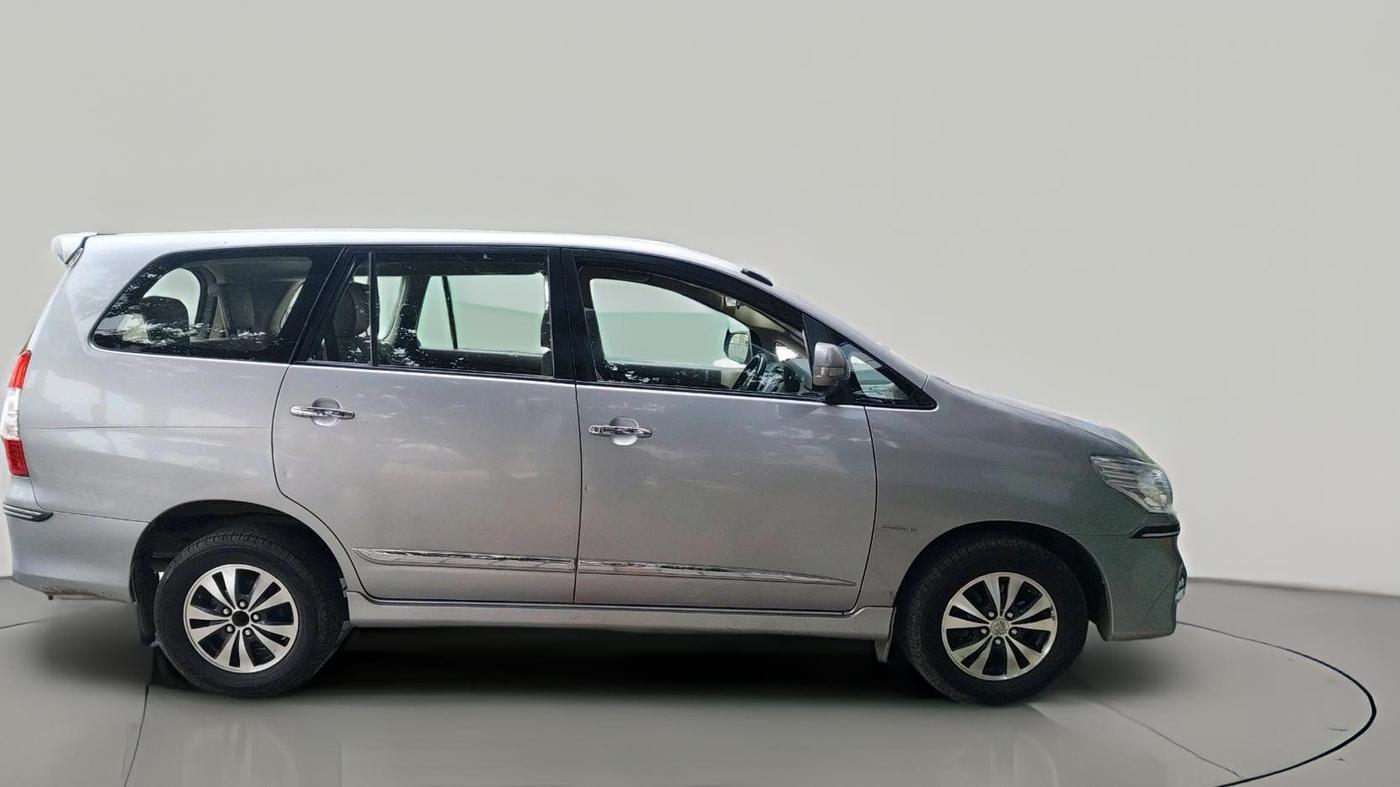 2015 Toyota Innova 2.5 VX 7 STR, Diesel, Manual, 1,17,817 km, exterior