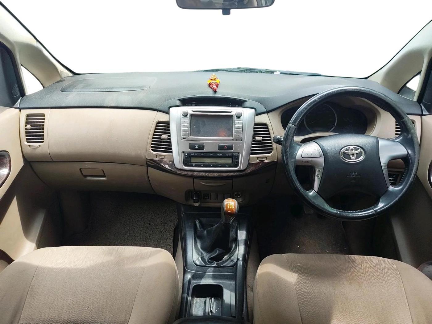 2015 Toyota Innova 2.5 VX 7 STR, Diesel, Manual, 1,17,817 km, interior