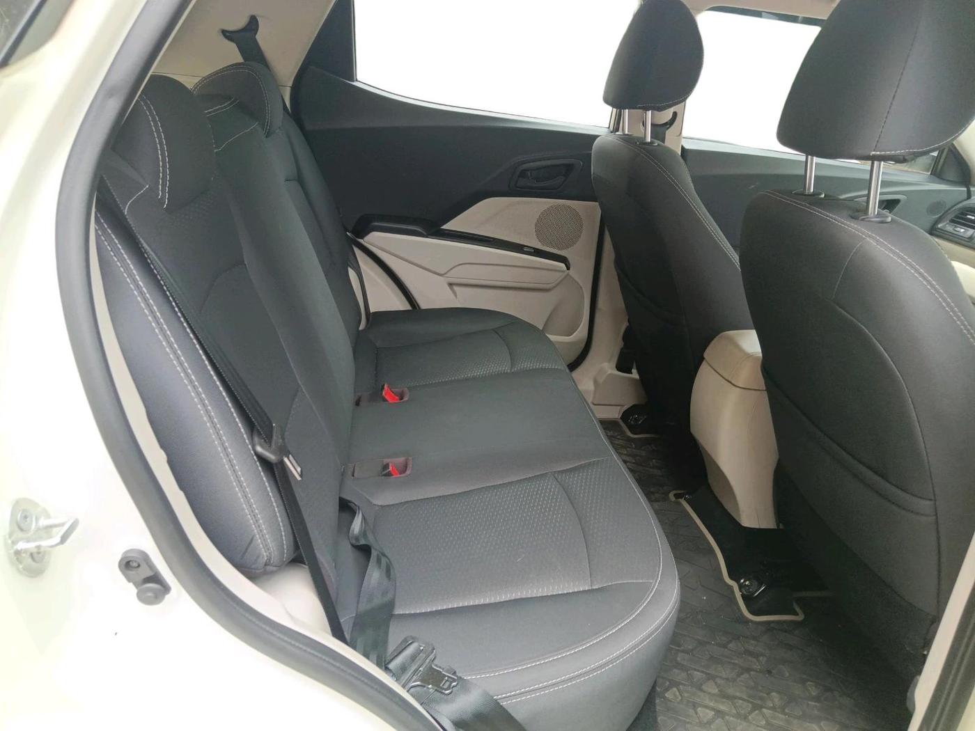 2022 Mahindra XUV300 W6 1.5 Diesel, Diesel, Manual, 51,757 km, interior