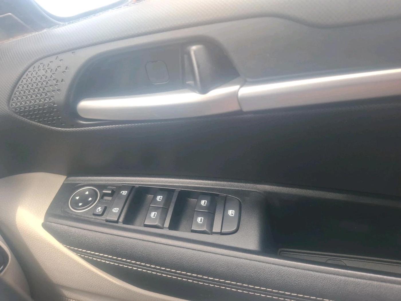 2022 KIA SONET HTX 1.0 IMT, Petrol, Manual, 46,996 km, interior