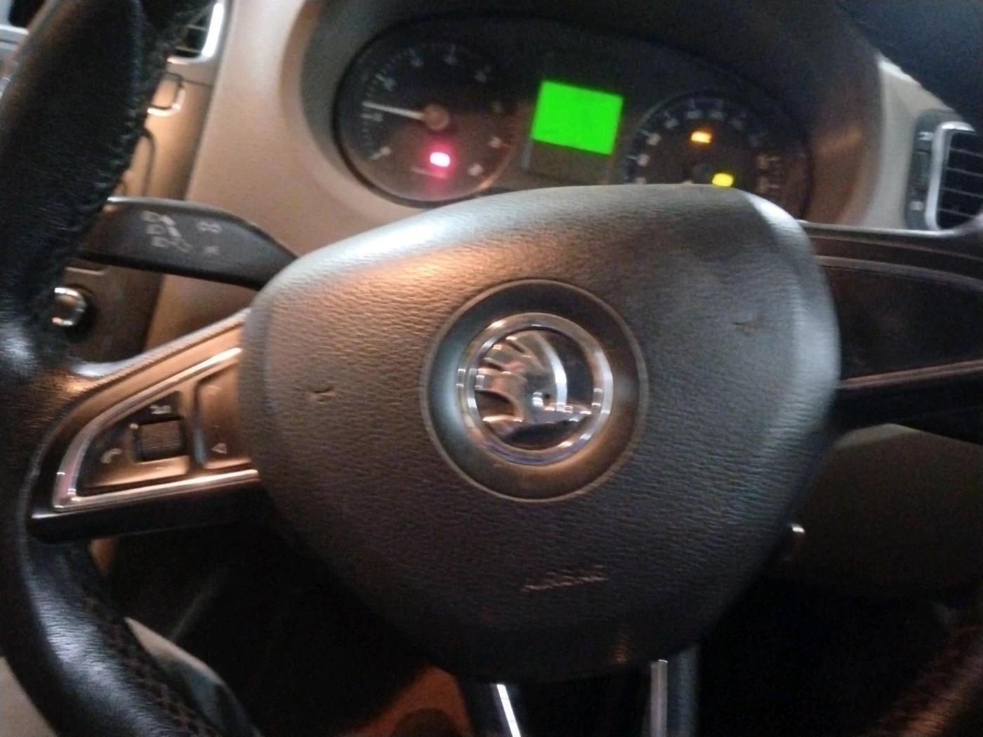 2013 Skoda Rapid AMBITION 1.6 MPI AT PLUS, Petrol, Automatic, 1,14,720 km, interior