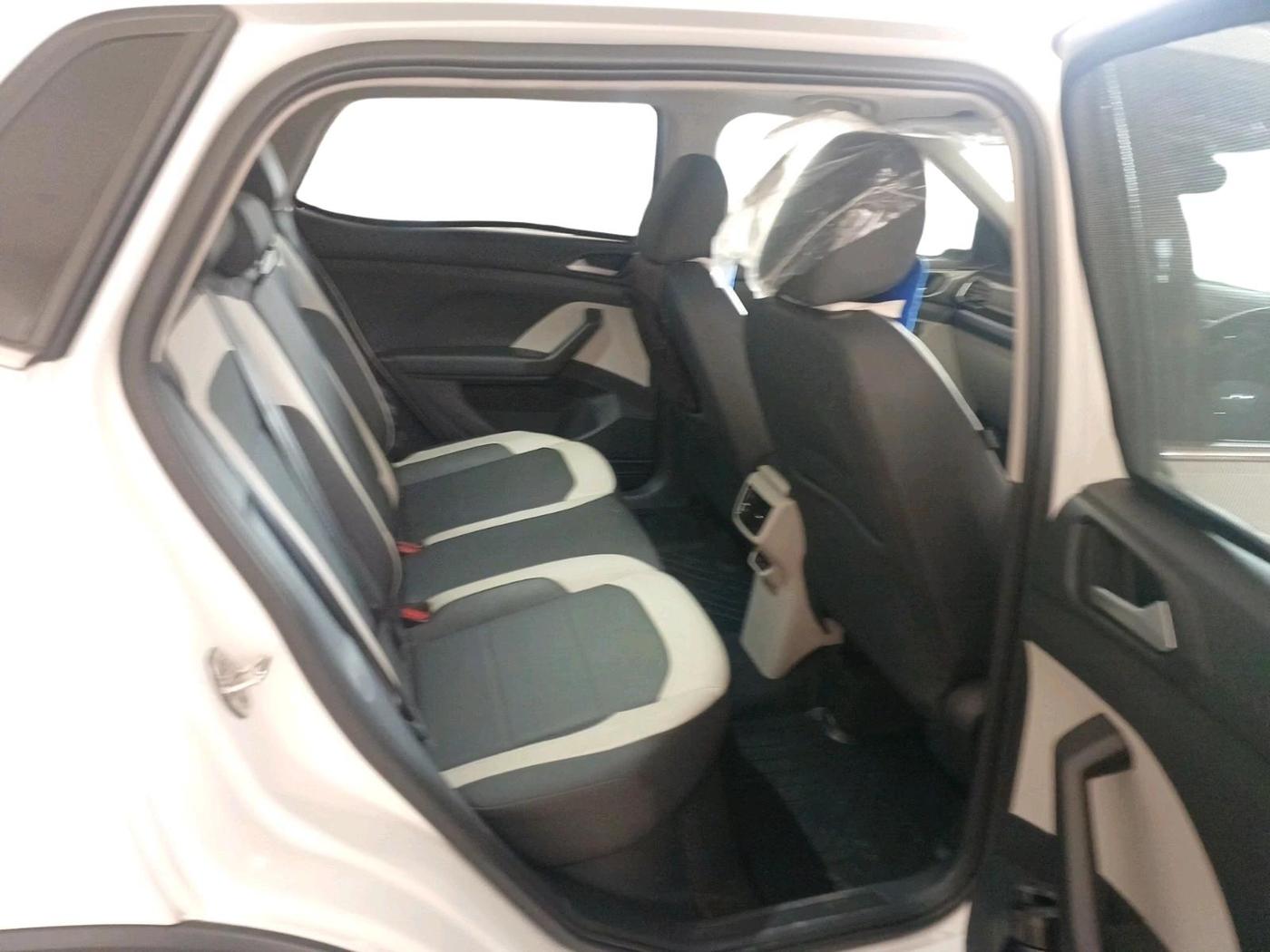 2024 Volkswagen TAIGUN TOPLINE 1.0 TSI AT, Petrol, Automatic, 21,819 km, interior