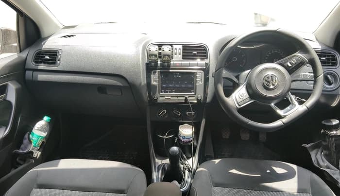 2017 Volkswagen Polo COMFORTLINE 1.2L, Petrol, Manual, 70,465 km, interior