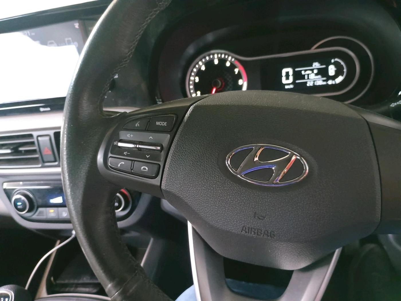 2022 Hyundai GRAND I10 NIOS SPORTZ 1.2 KAPPA VTVT, Petrol, Manual, 22,138 km, interior