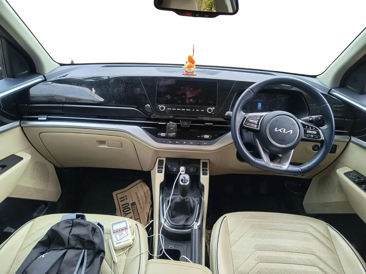 2022 KIA CARENS LUXURY 1.4 PETROL 7 STR, Petrol, Manual, 38,126 km, interior
