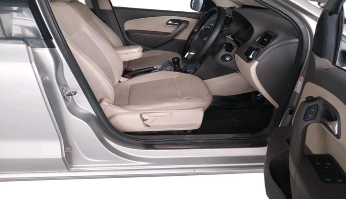 2013 Volkswagen Vento HIGHLINE 1.6 MPI, Petrol, Manual, 64,192 km, interior