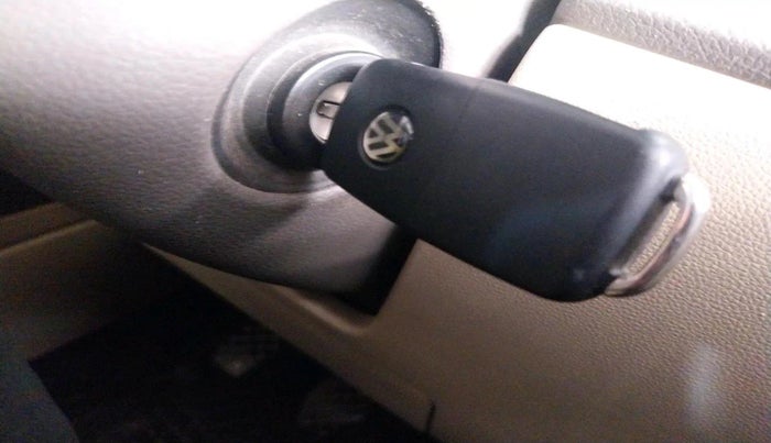 2013 Volkswagen Vento HIGHLINE 1.6 MPI, Petrol, Manual, 64,192 km, interior