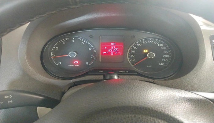 2013 Volkswagen Vento HIGHLINE 1.6 MPI, Petrol, Manual, 64,192 km, interior