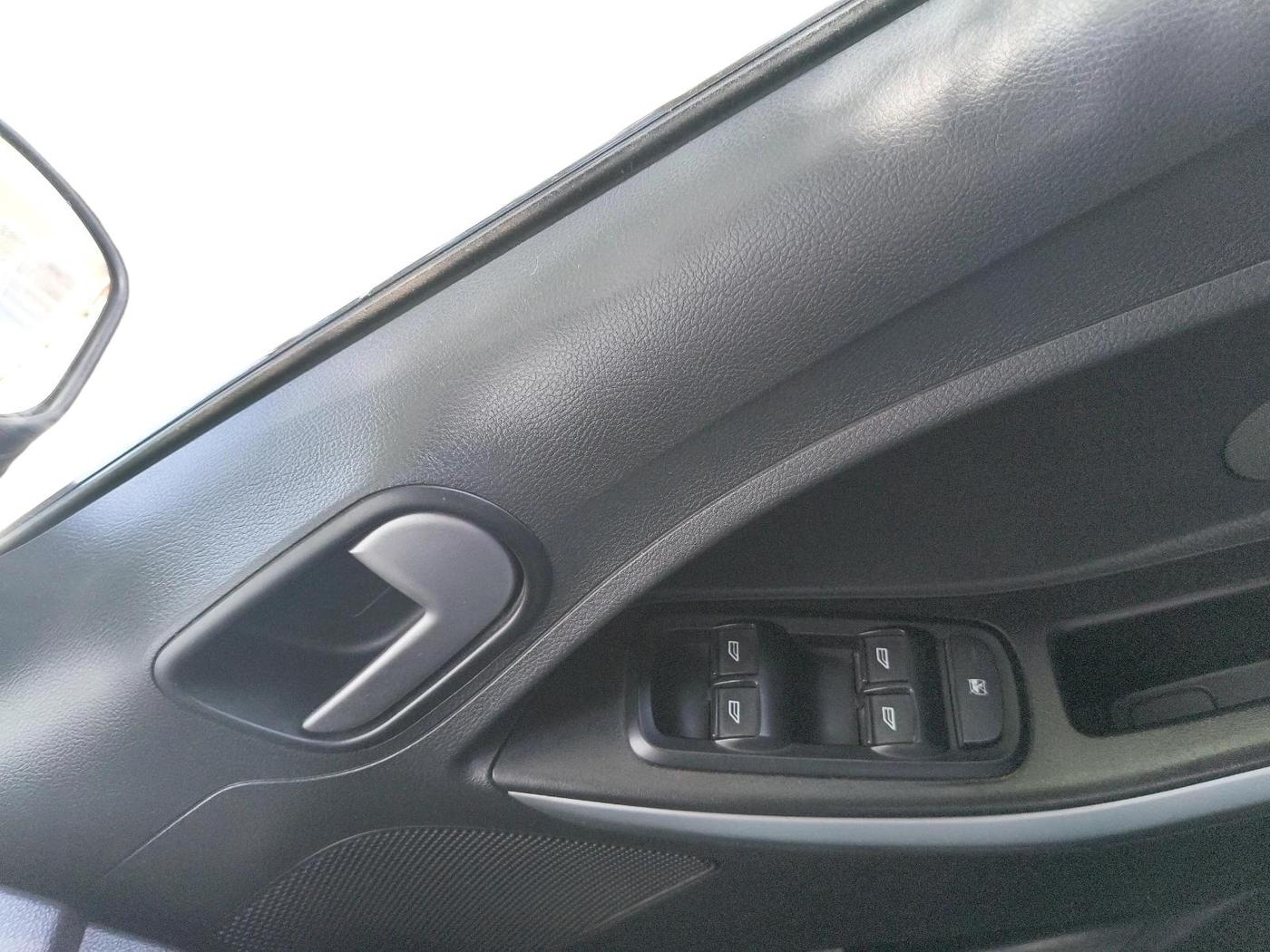 2016 Ford New Figo TITANIUM 1.2 PETROL MT, Petrol, Manual, 75,853 km, interior