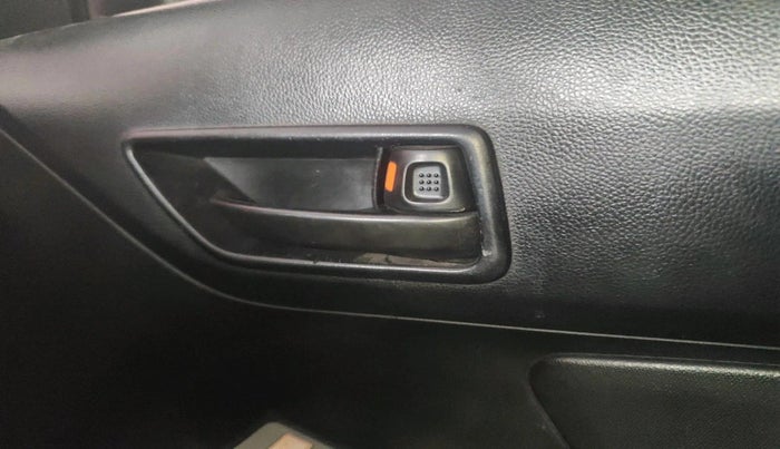 2018 Maruti Swift LXI, Petrol, Manual, 52,701 km, interior