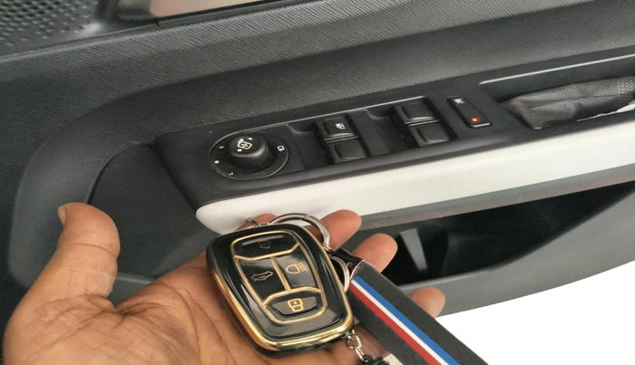 2021 Tata PUNCH CREATIVE AMT 1.2 RTN DUAL TONE, Petrol, Automatic, 40,984 km, interior