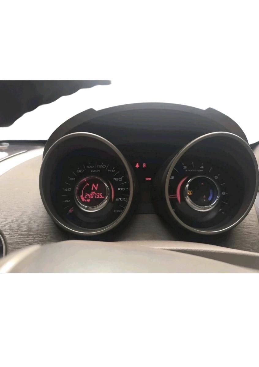 2012 Mahindra XUV500 W8, Diesel, Manual, 2,40,735 km, interior