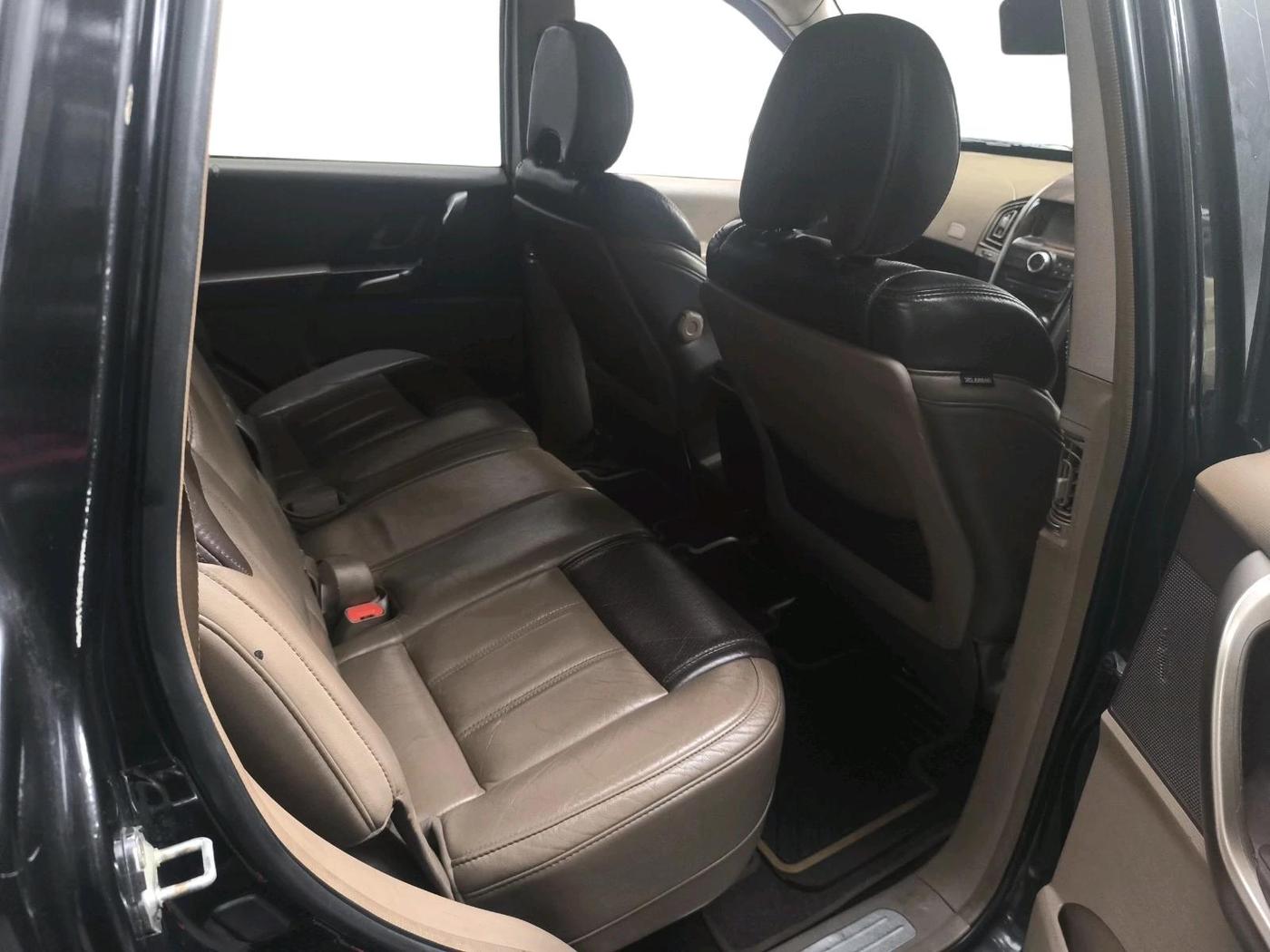 2012 Mahindra XUV500 W8, Diesel, Manual, 2,40,735 km, interior