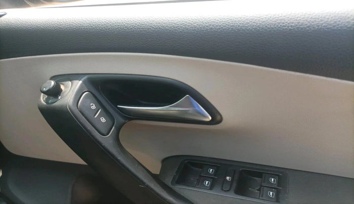 2014 Volkswagen Polo HIGHLINE1.2L, Petrol, Manual, 66,134 km, interior