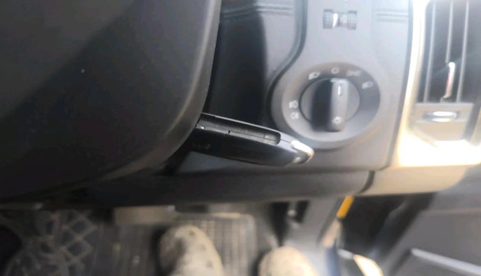 2019 Tata Hexa XTA 4X2 7 STR, Diesel, Automatic, 81,956 km, interior