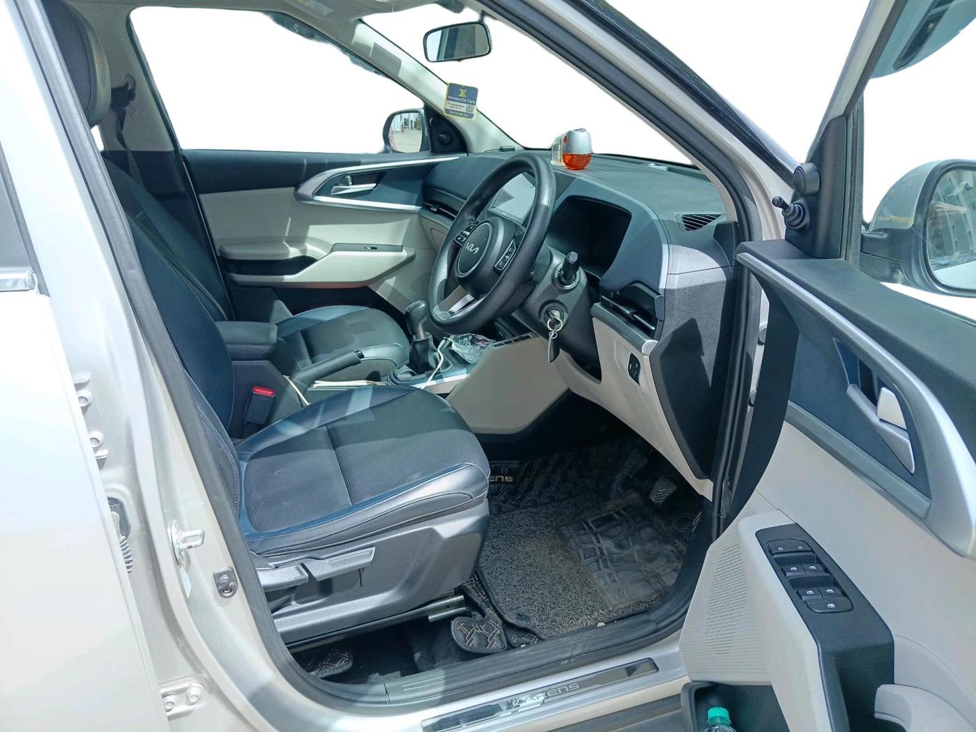 2022 KIA CARENS PREMIUM 1.4 PETROL 7 STR, Petrol, Manual, 43,344 km, interior