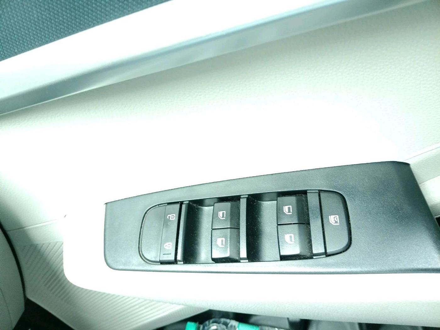 2022 KIA CARENS PREMIUM 1.4 PETROL 7 STR, Petrol, Manual, 43,344 km, interior