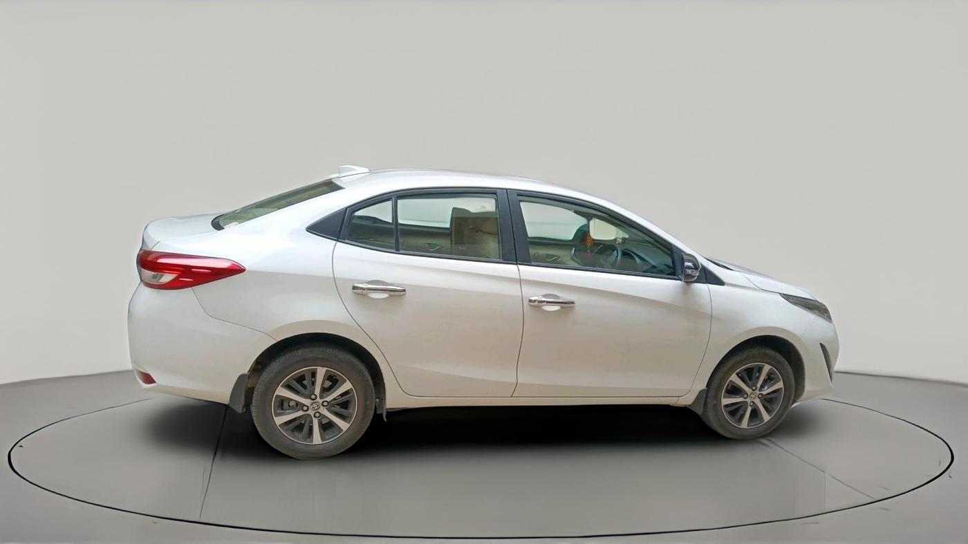 2021 Toyota YARIS V MT, Petrol, Manual, 14,358 km, exterior