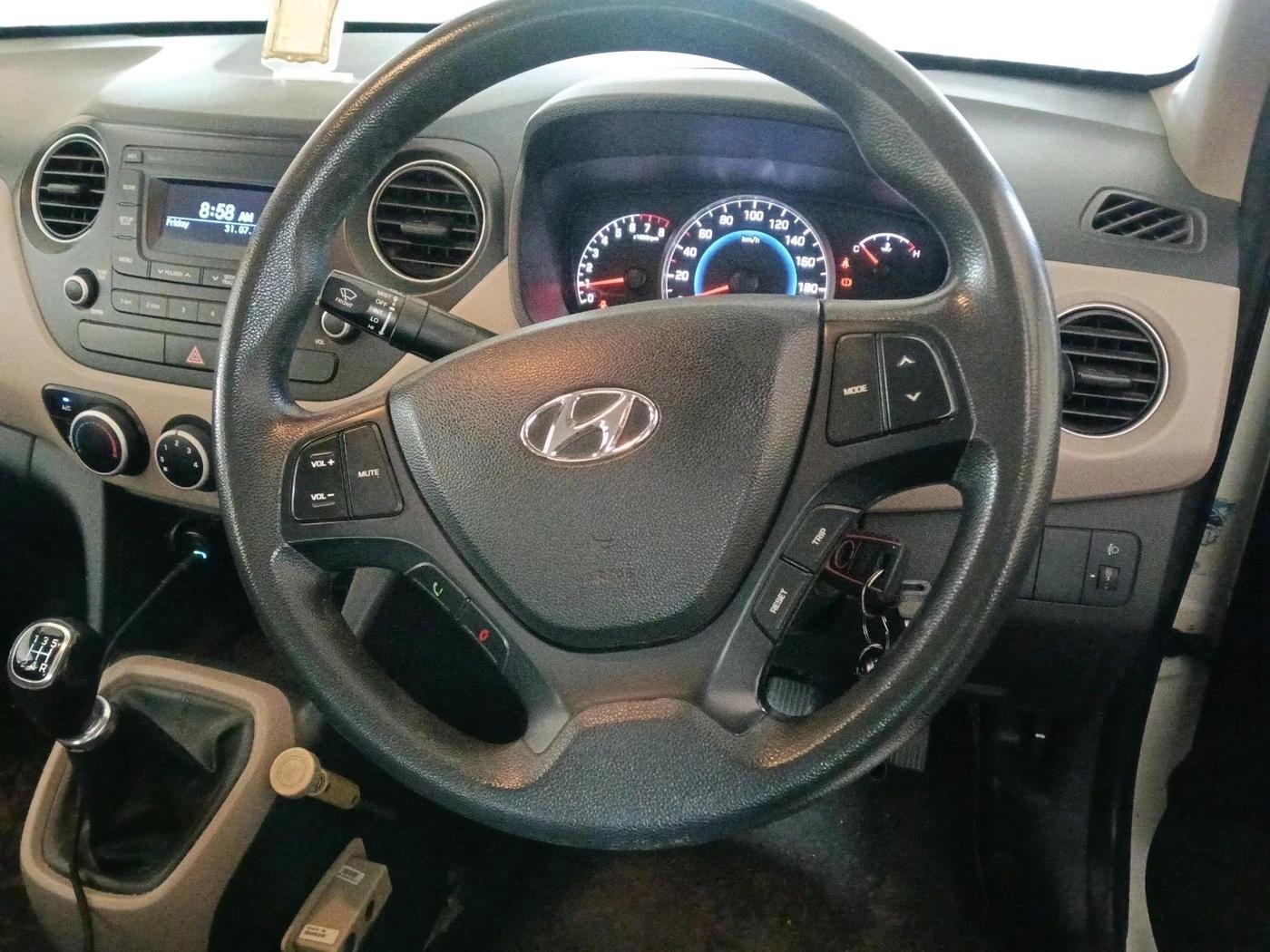 2016 Hyundai Grand i10 SPORTZ 1.2 KAPPA VTVT, Petrol, Manual, 48,983 km, interior