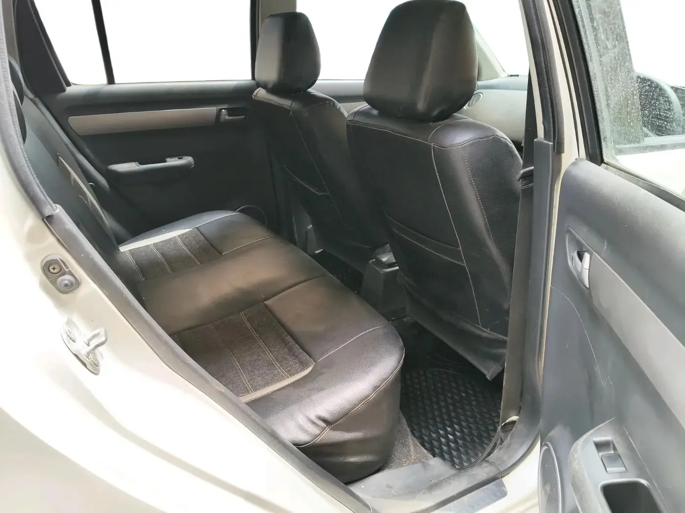 2009 Maruti Swift VXI 1.3, Petrol, Manual, 1,05,590 km, interior