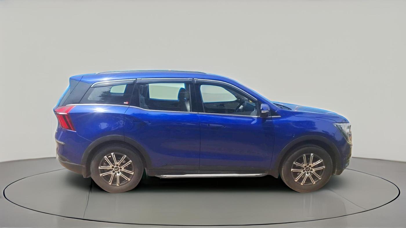 2023 Mahindra XUV700 AX 7 LUXURY P AT 7 STR, Petrol, Automatic, 28,373 km, exterior