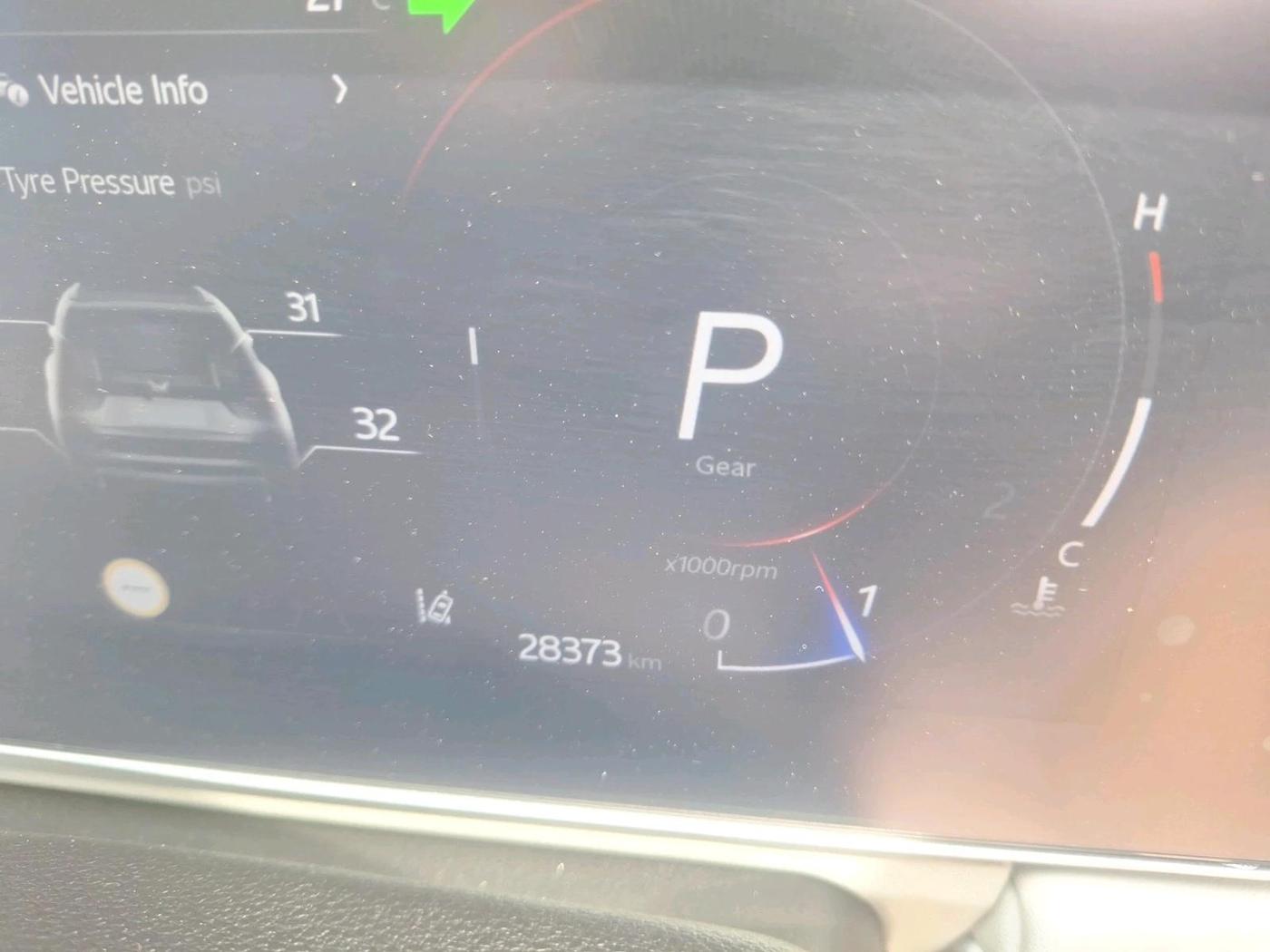2023 Mahindra XUV700 AX 7 LUXURY P AT 7 STR, Petrol, Automatic, 28,373 km, interior